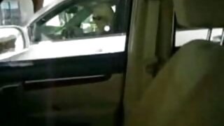 ಚಪ್ಪಟೆ ಚೇಕಡಿ ಹಕ್ಕಿಗಳೊಂದಿಗೆ ಉದ್ದ ಕೂದಲಿನ ಸುಂದರ ಟ್ರ್ಯಾನಿ ರಿವರ್ಸ್ ಕೌಗರ್ಲ್ ಭಂಗಿಯಲ್ಲಿ ಕತ್ತೆ ಫಕ್ ಆಗುತ್ತಿದೆ